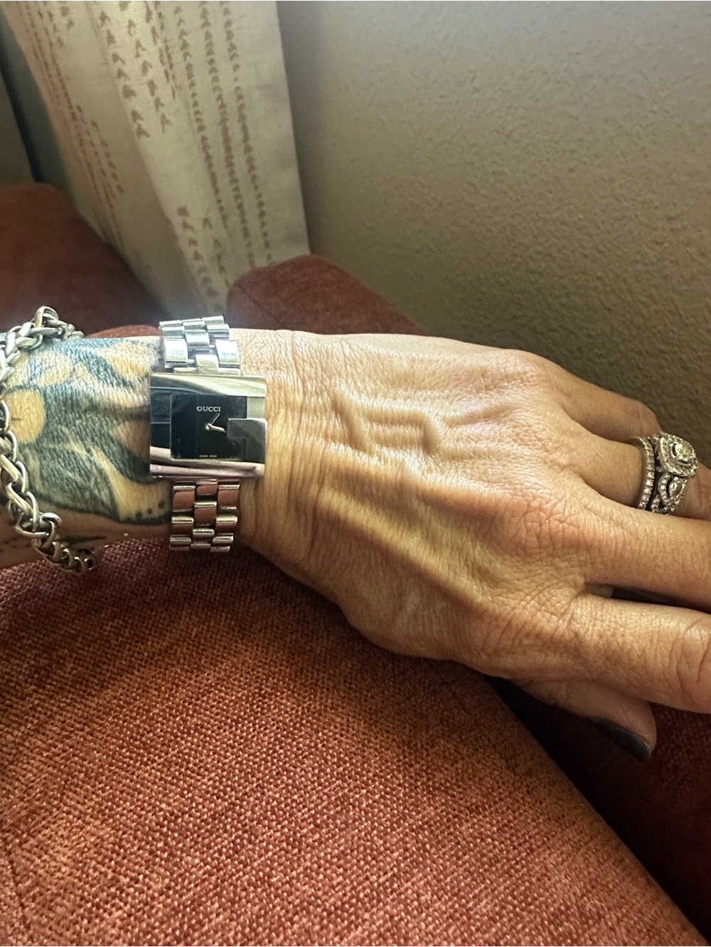 Gucci Silver Bracelet Watch with Black Dial - Picture 6 of 8